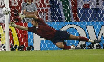 Τα 65 λεπτά που χωρίζουν τον Μπουφόν από το ιστορικό ρεκόρ του Τζένγκα