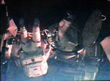 Πρώτος περίπατος στο Διάστημα για δύο αστροναύτες του Discovery