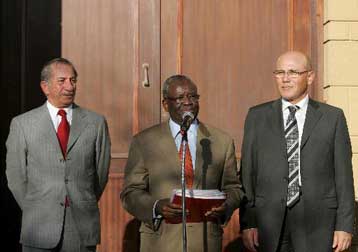 Συγκρατημένη αισιοδοξία στην Κύπρο για τη συμφωνία Παπαδόπουλου – Ταλάτ