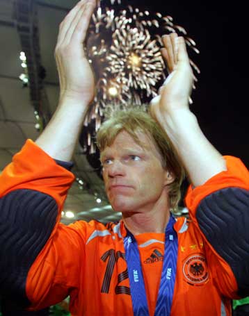 Ο Όλιβερ Καν πέταξε τα γάντια του στο πλήθος και είπε «αντίο»