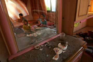 Στο χείλος της καταστροφής η Γάζα μετά τις αλλεπάλληλες ισραηλινές επιθέσεις