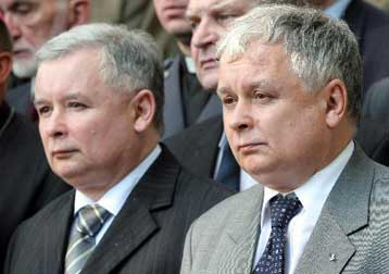 Οι αδελφοί Καζίνσκι σε παγκόσμια πρώτη στην προεδρία και πρωθυπουργία της Πολωνίας