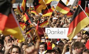 Σαν… πρωταθλητές υποδέχθηκαν οι Γερμανοί τους παίκτες του στο Βερολίνο