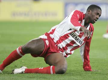 Κρίσιμη ημέρα για Τουρέ η Δευτέρα, μέχρι και η Ρεάλ θέλει Ζε Ρομπέρτο