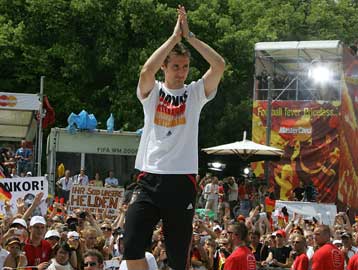 Ο Μίροσλαβ Κλόζε πρώτος σκόρερ του Μουντιάλ με πέντε γκολ