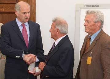 Συνάντησεις του Γιώργου Παπανδρέου με εκπροσώπους του ΤΕΕ και της ΟΚΕ