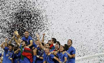 Ύμνοι των Ιταλών για την παρέα του Καναβάρο