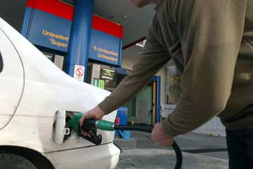 Λιγότερη βενζίνη από όση πληρώνουμε βάζουν επτά στα δέκα πρατήρια της Αττικής