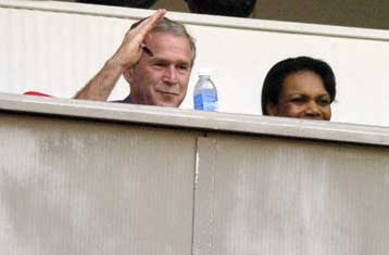 Επιπλέον 80 εκατ. δολαρία για τη «δημοκρατία στην Κούβα» ενέκρινε ο Τζορτζ Ο. Μπους