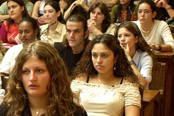 Σύνταξη στα 75 έτη για όσους εργάστηκαν μετά το 1995 προβλέπει μελέτη της Alpha Bank