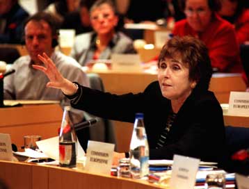 Ένοχη για ευνοιοκρατία κρίθηκε η πρώην επίτροπος Εντίτ Κρεσόν