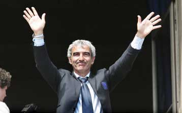 Στον πάγκο της Εθνικής Γαλλίας μέχρι το 2008 ο Ντομενέκ