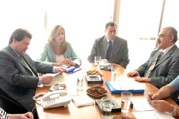 Δράσεις για τις μικρές επιχειρήσεις υπόσχονται Φώφη Γεννηματά-ΓΣΕΒΕΕ