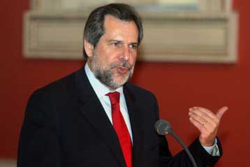 Διαφανείς διαδικασίες για την προμήθεια νέων αεροσκαφών ζητά o Χρ.Παπουτσής