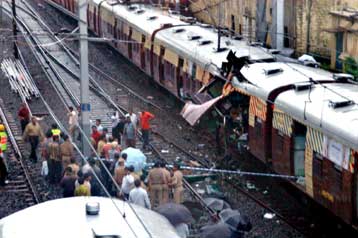 Στους 200 οι νεκροί από τις οκτώ επιθέσεις στο σιδηρόδρομο της Βομβάης