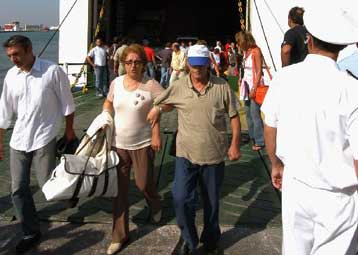 Στην Κομισιόν προσφεύγει η Νομαρχία Κυκλάδων για την κατάσταση στην ακτοπλοΐα