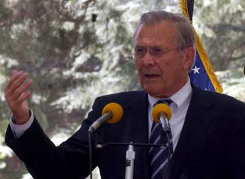 Στο Ιράκ ο Ράμσφελντ που απευθύνει έκκληση για στήριξη της κυβέρνησης