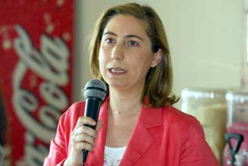 Επίσκεψη Ξενογιαννακοπούλου στο εργοστάσιο της ΕΛΒΟ