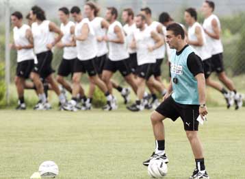 Έβαλε πωλητήριο στον Σικαμπάλα ο Ντουμιτρέσκου, που ζητά πέντε παίκτες