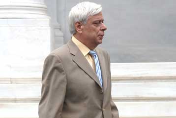 Απορρίπτει η κυβέρνηση την πρόταση νόμου του ΠΑΣΟΚ για τις προσλήψεις