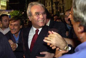 Ανησυχία στη ΝΔ μετά την απόφαση Μελά να διεκδικήσει το Δήμο Πειραιά