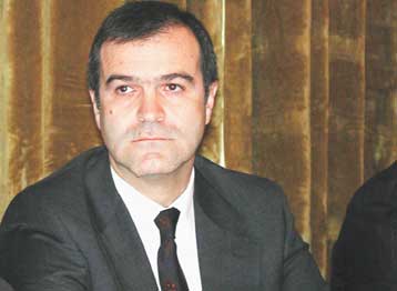 Εργασιακή ειρήνη και «κυπριακότητα» της Λαϊκής Τράπεζας υποσχέθηκε ο Αν.Βγενόπουλος