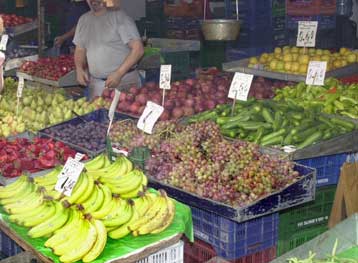 «Θερμό» καλοκαίρι με ανατιμήσεις έως και 100% σε τρόφιμα και εποχικά είδη