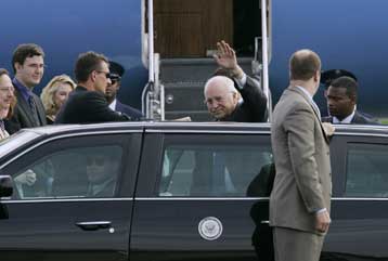 Στην αντεπίθεση περνά η πράκτορας της CIA που είδε την ταυτότητά της να αποκαλύπτεται