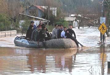 Τουλάχιστον 15 νεκροί από τις πλημμύρες στην κεντρική και νότια Χιλή
