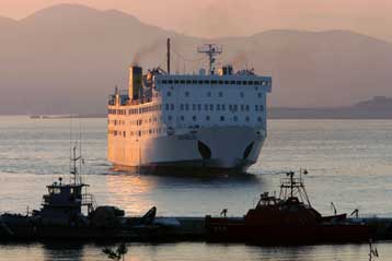 Ταλαιπωρία στα λιμάνια για τους αδειούχους του Ιουλίου