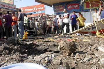 Επιθέσεις αυτοκτονίας και εκρήξεις στη Βαγδάτη με δεκάδες νεκρούς