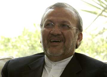 Με διπλωματικά μέσα να διευθετηθεί η κρίση για τα πυρηνικά του Ιράν ζητά ο Μοτακί