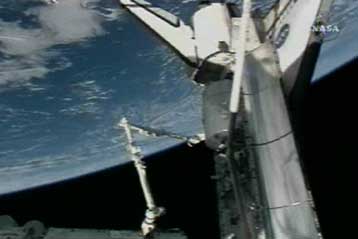 Το Discovery καθ οδόν για τη Φλόριντα από τον Διεθνή Διαστημικό Σταθμό