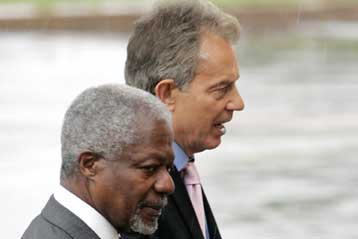 Ανάπτυξη διεθνούς δύναμης για τερματισμό των ισραηλινών επιδρομών ζητούν Ανάν, Μπλερ