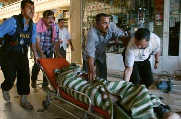 Μακελειό από έκρηξη σε αγορά και ανταλλαγή πυρών στη Μαχμουντίγια