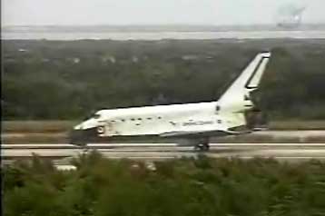 Πανηγυρική προσεδάφιση για το διαστημικό λεωφορείο Discovery