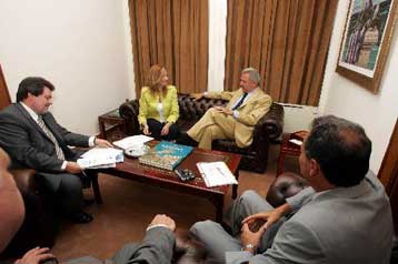 Συνάντηση Αβραμόπουλου με τη νομαρχιακή τρόικα του ΠΑΣΟΚ σε Αθήνα και Πειραιά