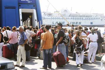 Βλάβες και πόλεμος στο Λίβανο εντείνουν την αναστάτωση στην ακτοπλοΐα