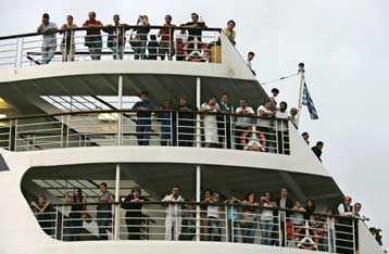 Αμερικανοί αντί 80 Ελλήνων επιβιβάστηκαν στο επιβατηγό «Ιεράπετρα»