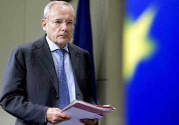 Τάξη στις τιμές των αεροπορικών εισιτηρίων επιχειρεί να βάλει η Κομισιόν