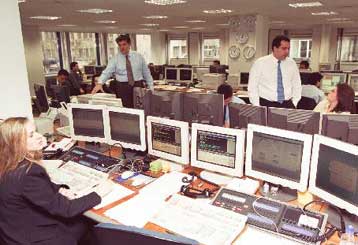 Φυγή ξένων και ελληνικών κεφαλαίων από τη χώρα το 2005 δείχνει η Eurostat