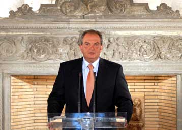 Αμεση κατάπαυση του πυρός στη Μέση Ανατολή ζήτησε ο Κώστας Καραμανλής