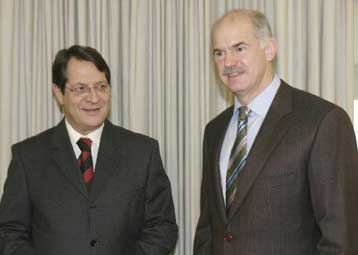 Επαφές Αναστασιάδη με Γ.Παπανδρέου και Ντ.Μπακογιάννη για το Κυπριακό