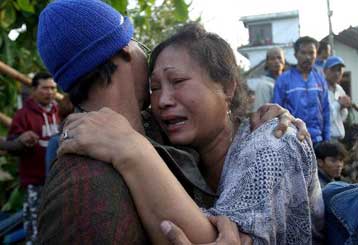 Ισχυρός σεισμός τρόμαξε την Ινδονησία δύο μέρες μετά το φονικό τσουνάμι