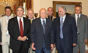 Συνάντηση Παπούλια με το νέο προεδρείο της ΓΣΕΕ