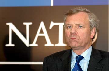 Επαφές Σέφερ στην Καμπούλ εν όψει της αύξησης της δύναμης του ΝΑΤΟ στο Αφγανιστάν