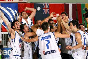 Εκπληκτική νίκη-πρόκριση στην 8άδα για την εθνική εφήβων, 76-71 τη Ρωσία