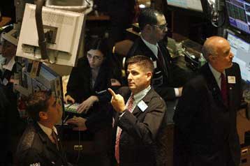 Ενισχυμένες οι ευρωπαϊκές μετοχές την Πέμπτη, υποχώρηση στη Γουόλ Στριτ