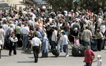 Βοήθεια ζητά η Κύπρος, που «βουλιάζει» από τους πρόσφυγες