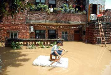 Εκατοντάδες νεκροί από τροπική καταιγίδα που έπληξε επαρχίες της Κίνας